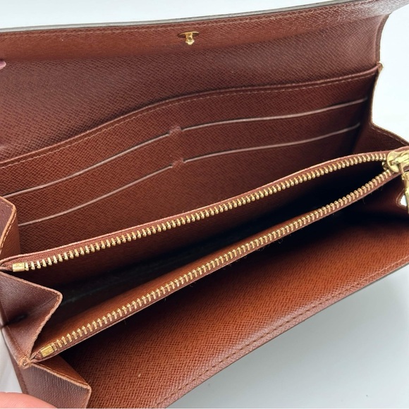 Authentic LV monogram Crossbody wallet - Picture 10 of 13